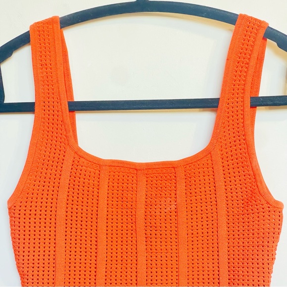 Aritzia Babaton Cropped Tank With Square Neck And Sculpted Knit New without tag - Picture 3 of 7